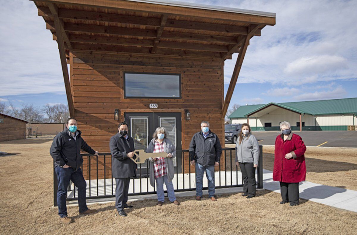 Cherokee elders move into new efficiency homes in Hulbert